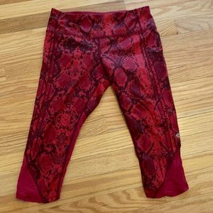 RARE Lululemon snake print crop leggings